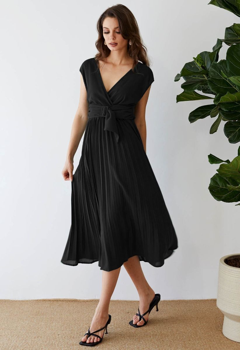 Sash Adorned Pleated Wrap Sleeveless Dress in Black