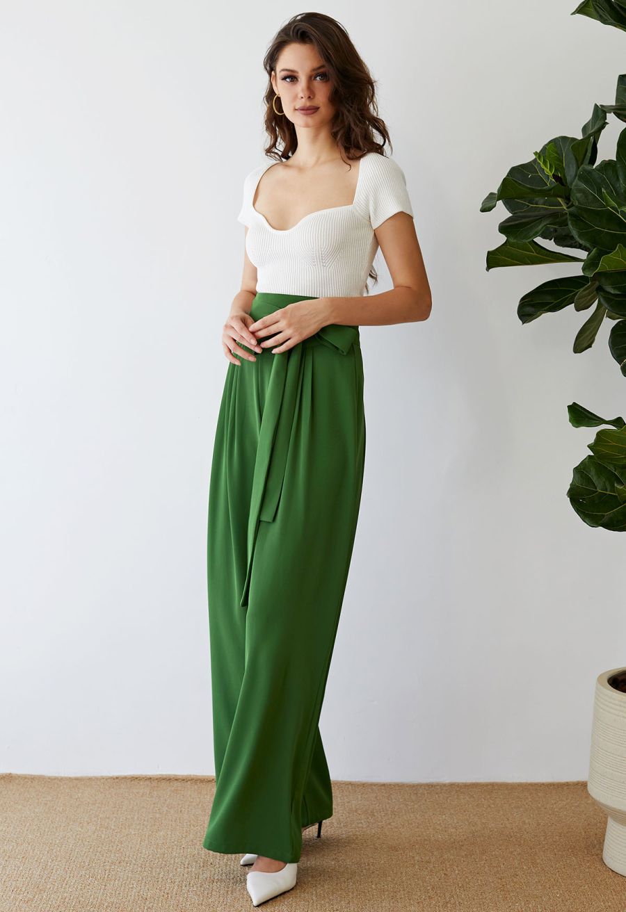 U-Shape Wide Collar Fitted Knit Top in White