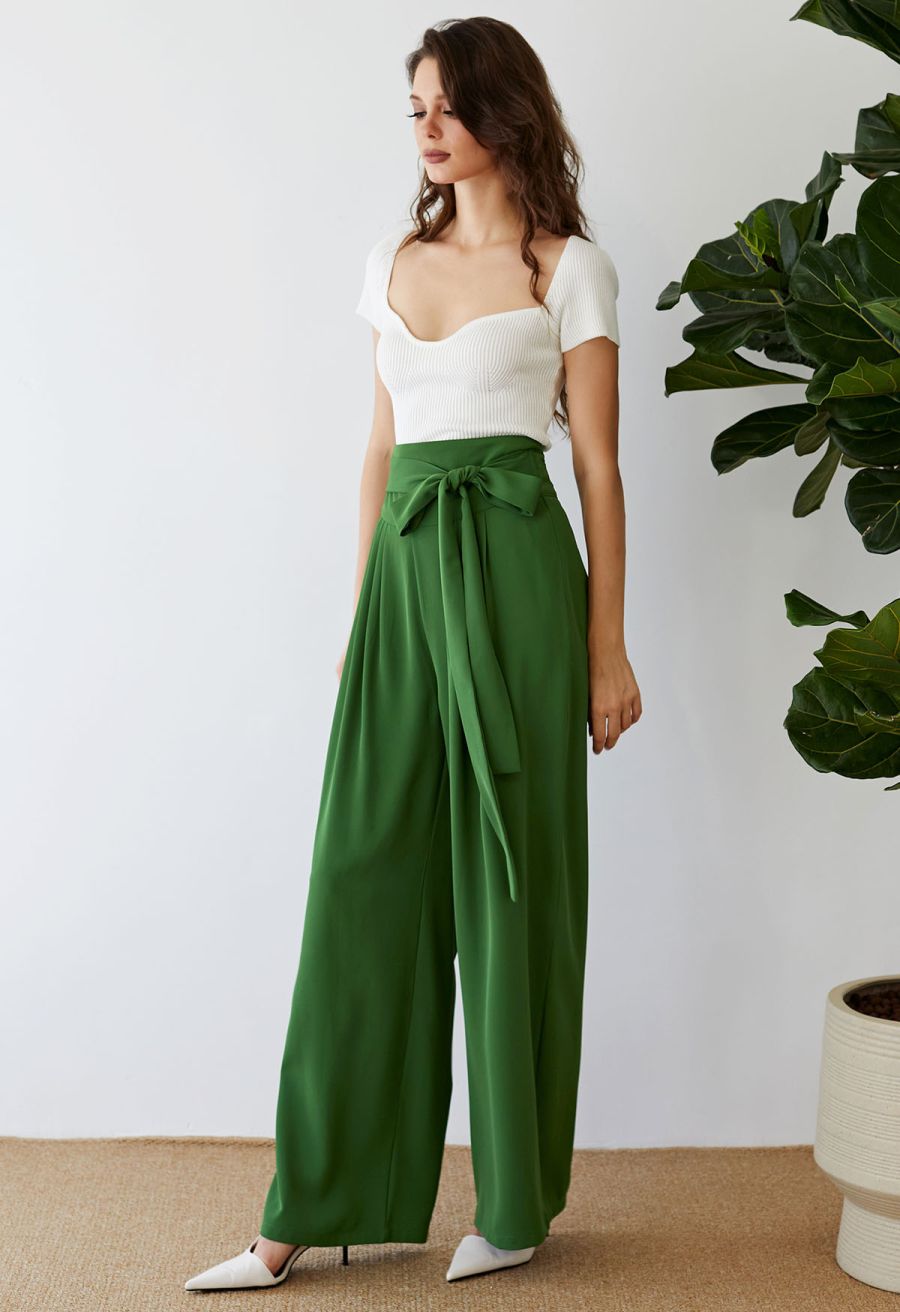 U-Shape Wide Collar Fitted Knit Top in White