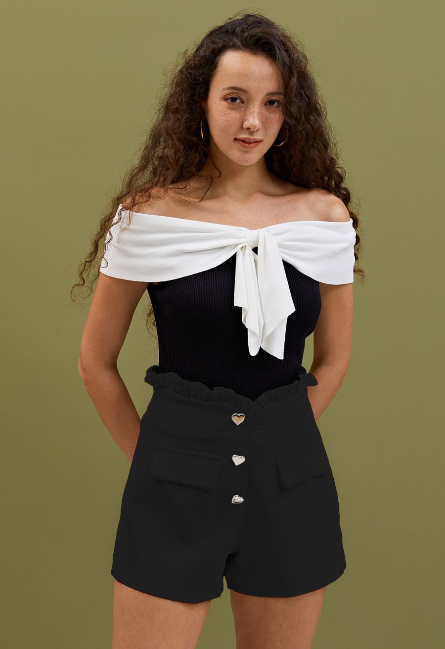 Heart-Shape Buttons Ruffle Trimmed Shorts in Black