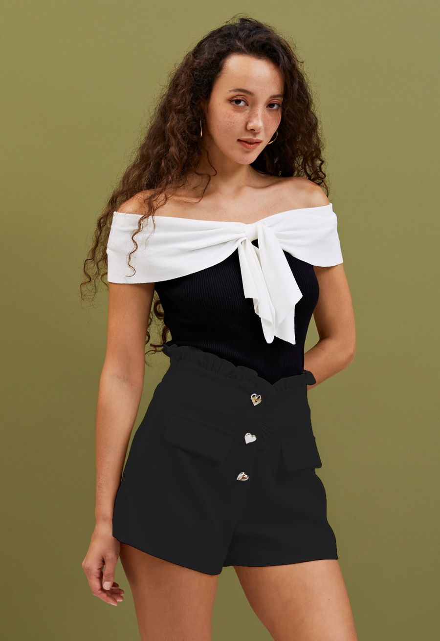 Heart-Shape Buttons Ruffle Trimmed Shorts in Black