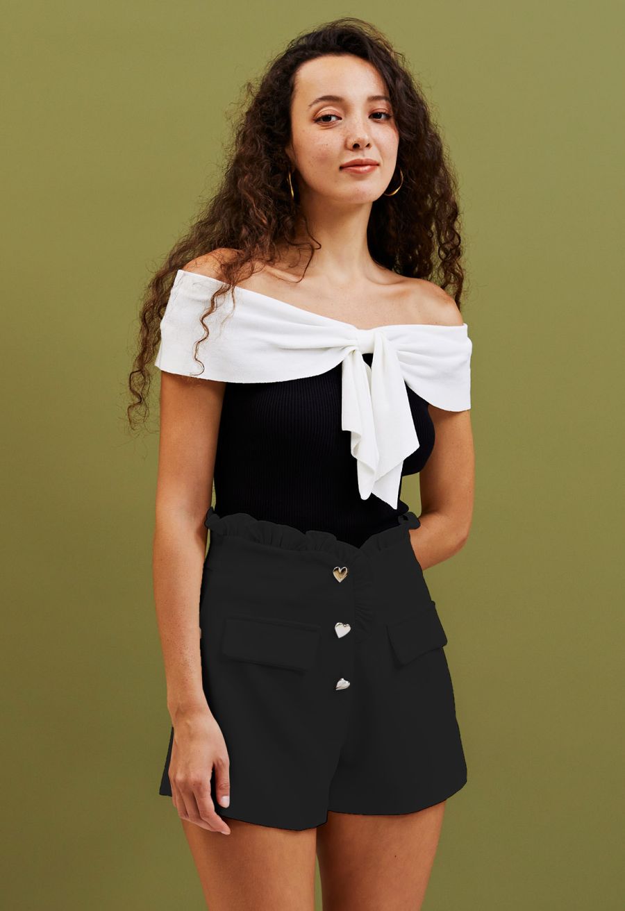 Heart-Shape Buttons Ruffle Trimmed Shorts in Black