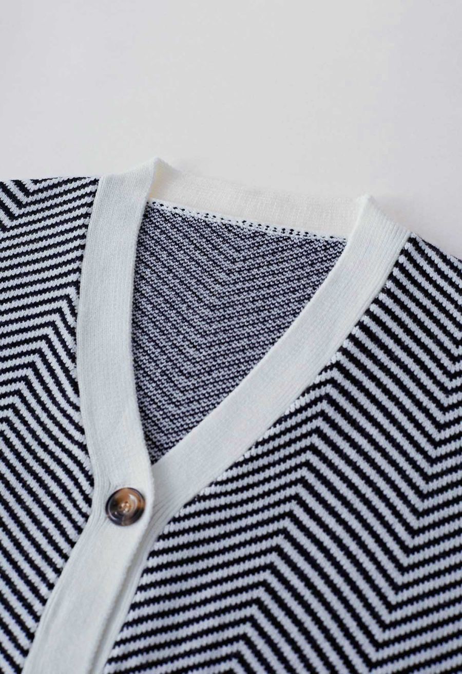 Zigzag Stripe Pattern Buttoned Knit Cardigan in Black