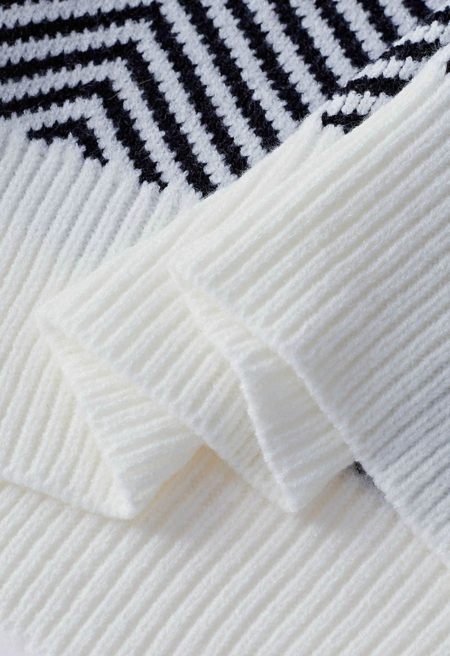 Zigzag Stripe Pattern Buttoned Knit Cardigan in Black