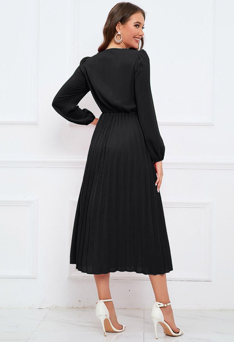 V-Neck Twisted Front Pleated Dress in Black