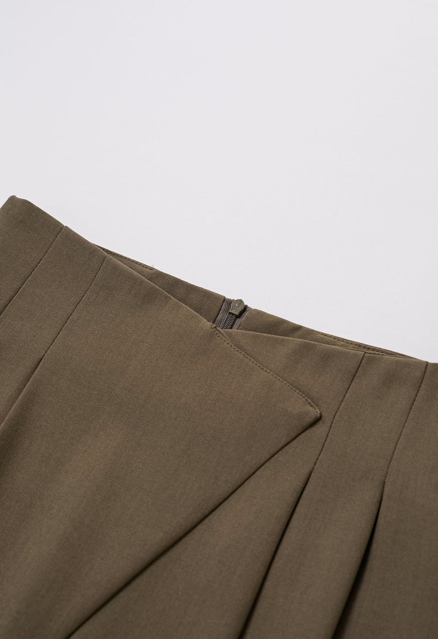 Cross Waist Pleated Straight-Leg Pants in Brown