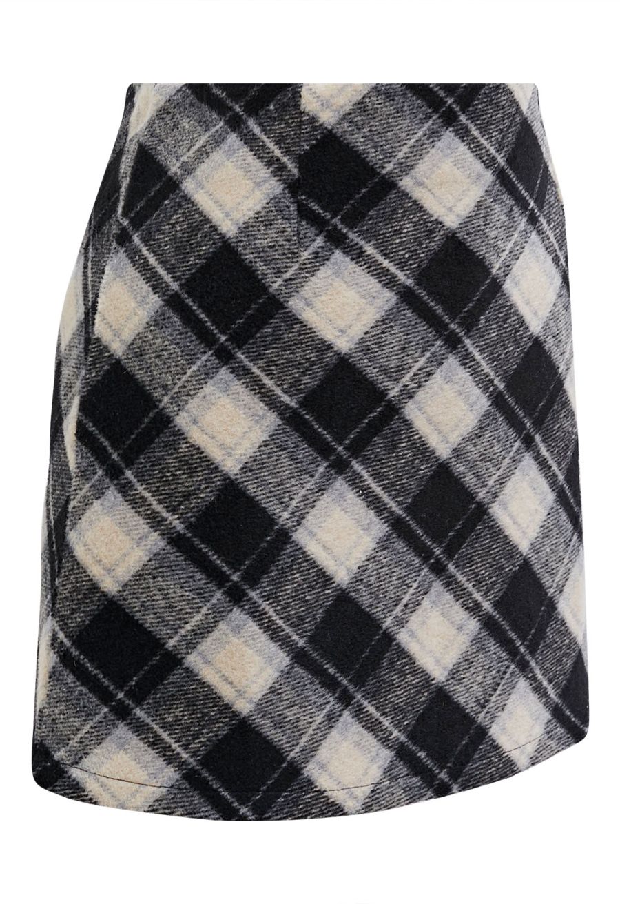 Iconic Plaid Pattern Mini Bud Skirt in Black