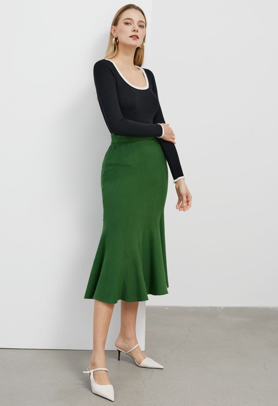 Fuzzy Contrast Edge Scoop Neck Fitted Top in Black