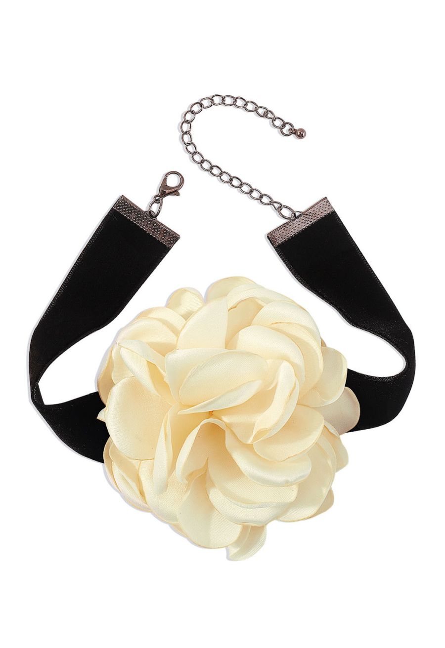 Exaggerated Romantic Rose Choker