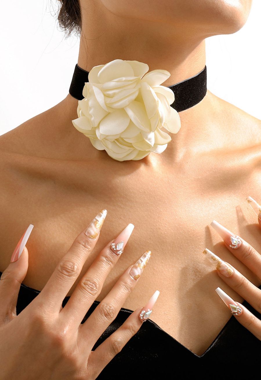 Exaggerated Romantic Rose Choker