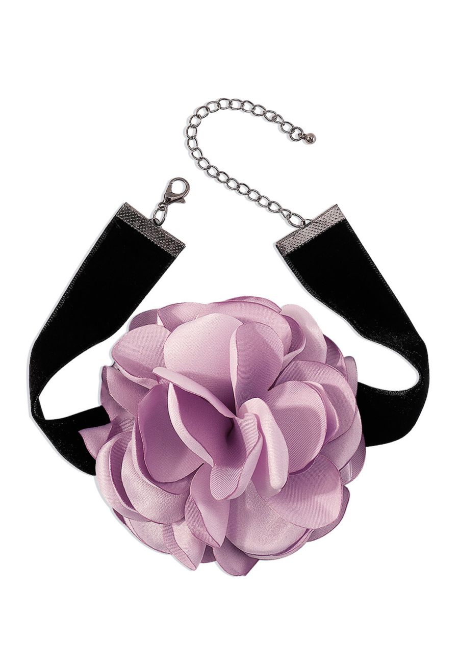 Exaggerated Romantic Rose Choker
