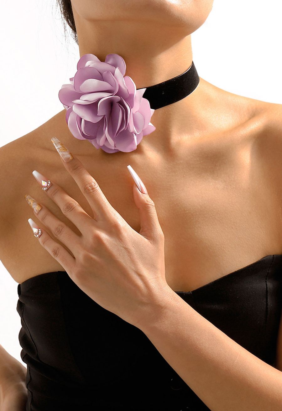 Exaggerated Romantic Rose Choker