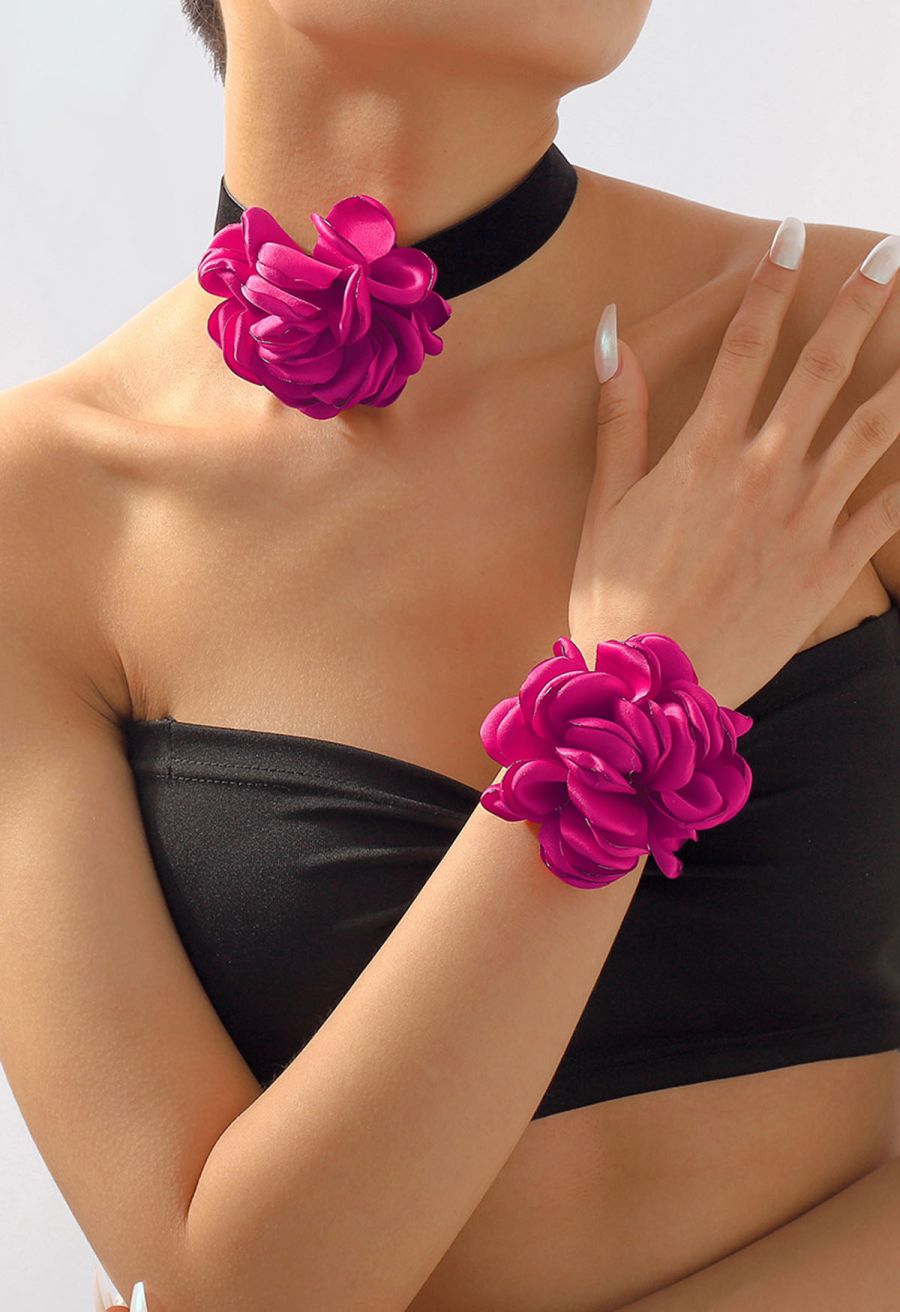 Exaggerated Romantic Rose Choker