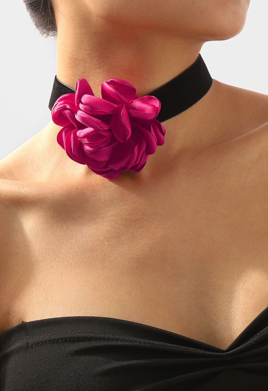 Exaggerated Romantic Rose Choker