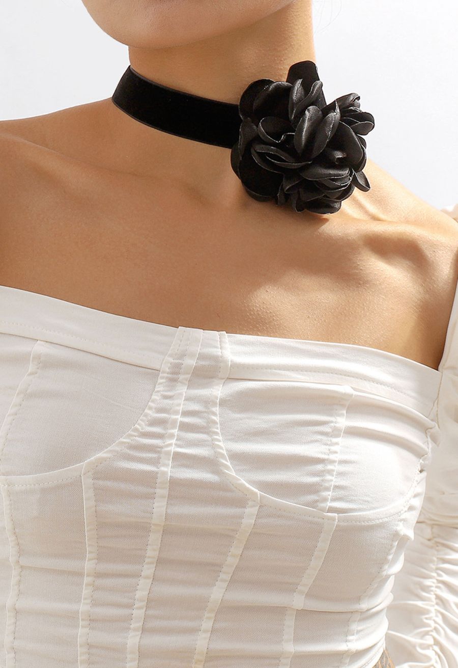 Exaggerated Romantic Rose Choker
