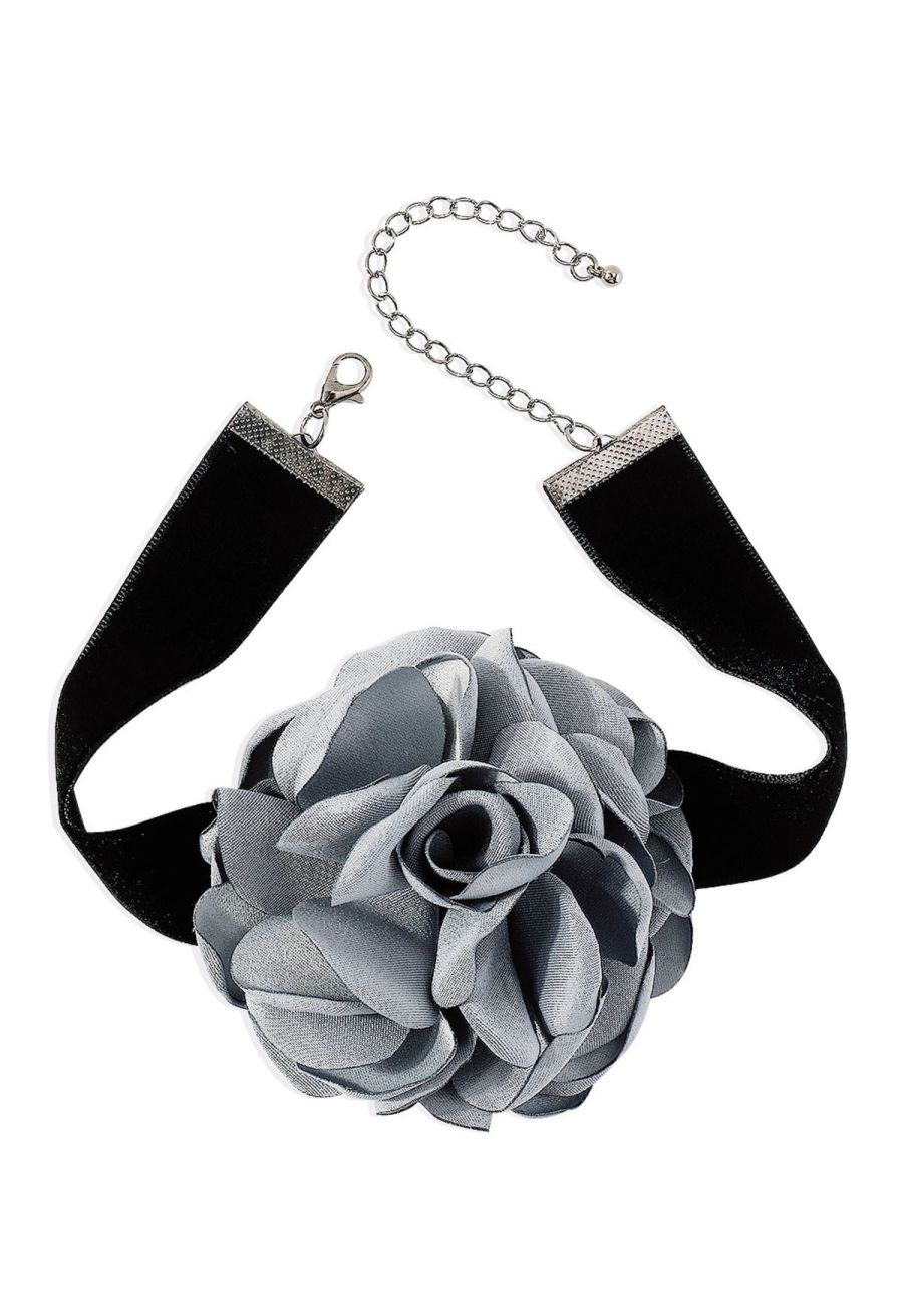 Exaggerated Romantic Rose Choker