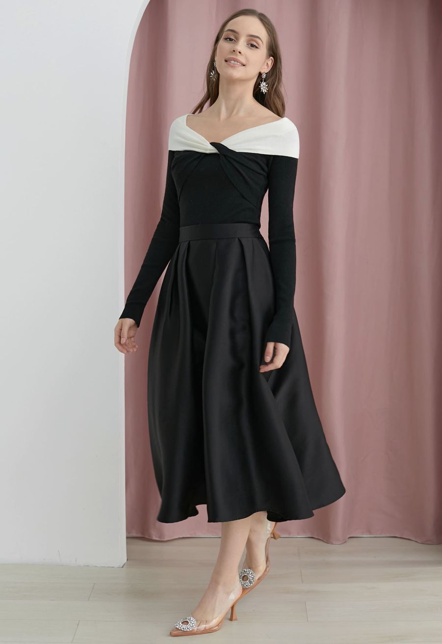 Sleek Side Pockets Pleated A-Line Midi Skirt in Black