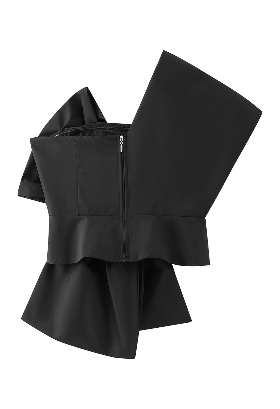 Striking Bowknot One Shoulder Crop Top in Black