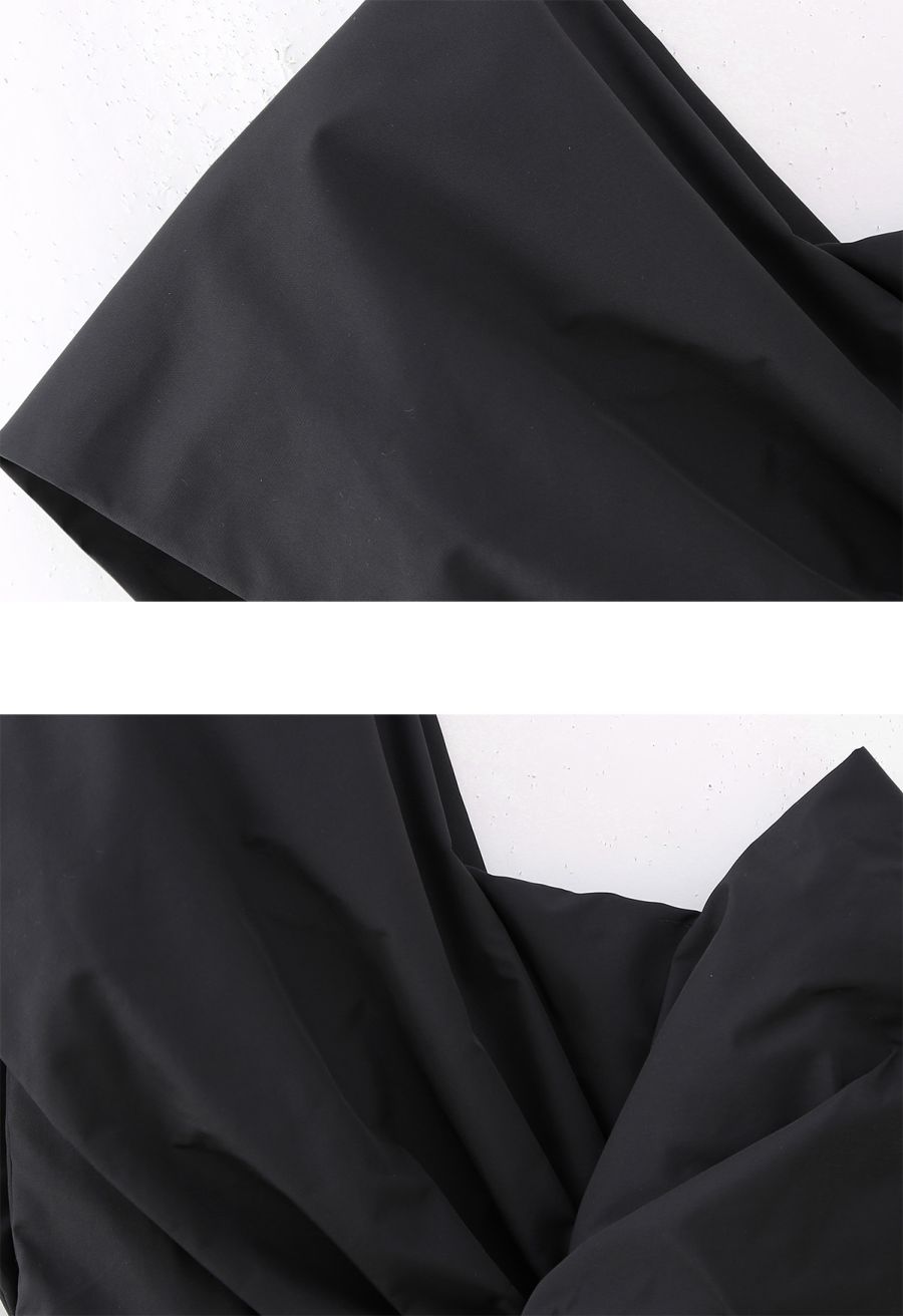 Striking Bowknot One Shoulder Crop Top in Black