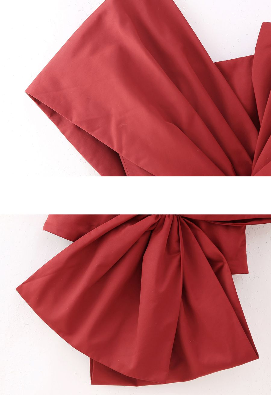 Striking Bowknot One Shoulder Crop Top in Red