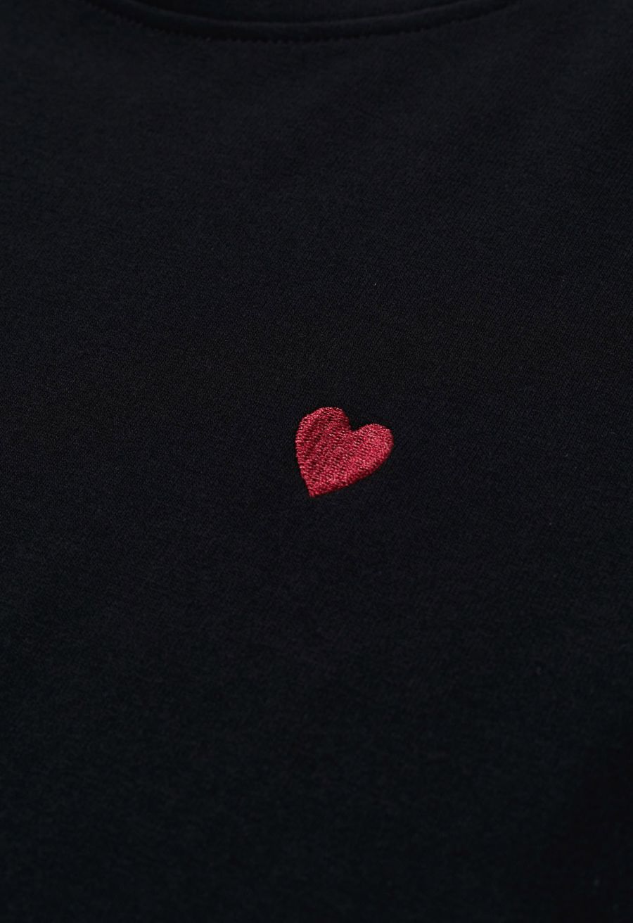 Cute Embroidered Heart Pattern T-Shirt in Black