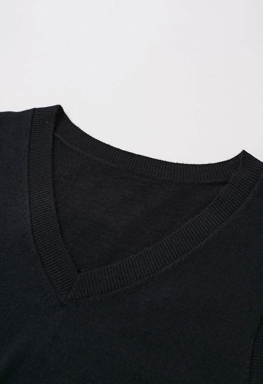 V-Neck Sleeveless Knit Top and Pleated Skirt Set in Black