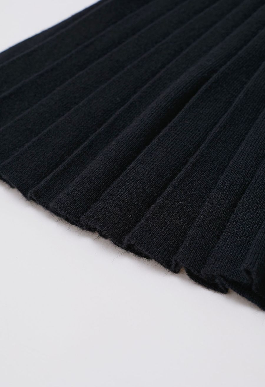 V-Neck Sleeveless Knit Top and Pleated Skirt Set in Black