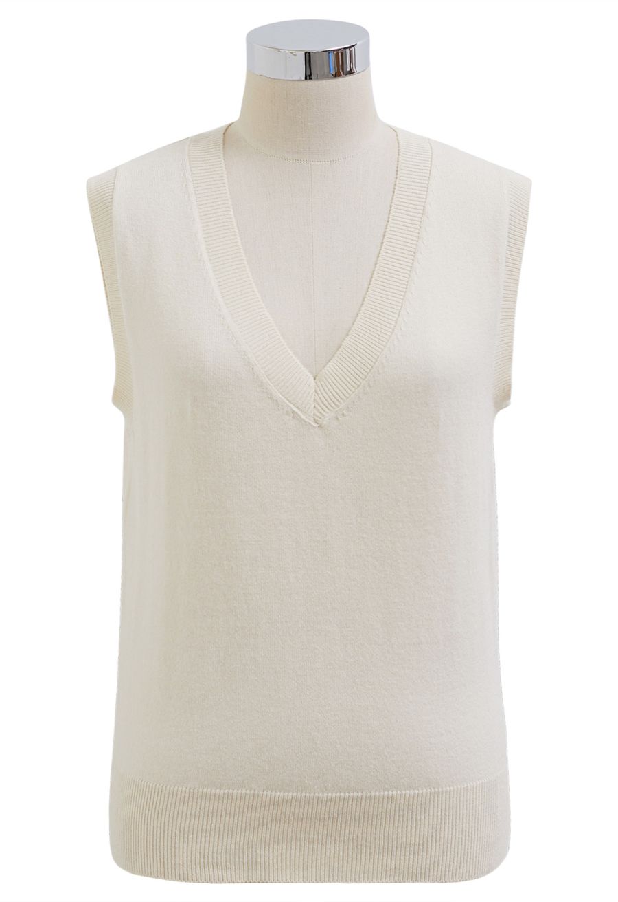 V-Neck Sleeveless Knit Top and Pleated Skirt Set in Cream