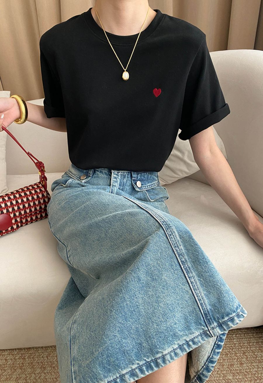 Cute Embroidered Heart Pattern T-Shirt in Black