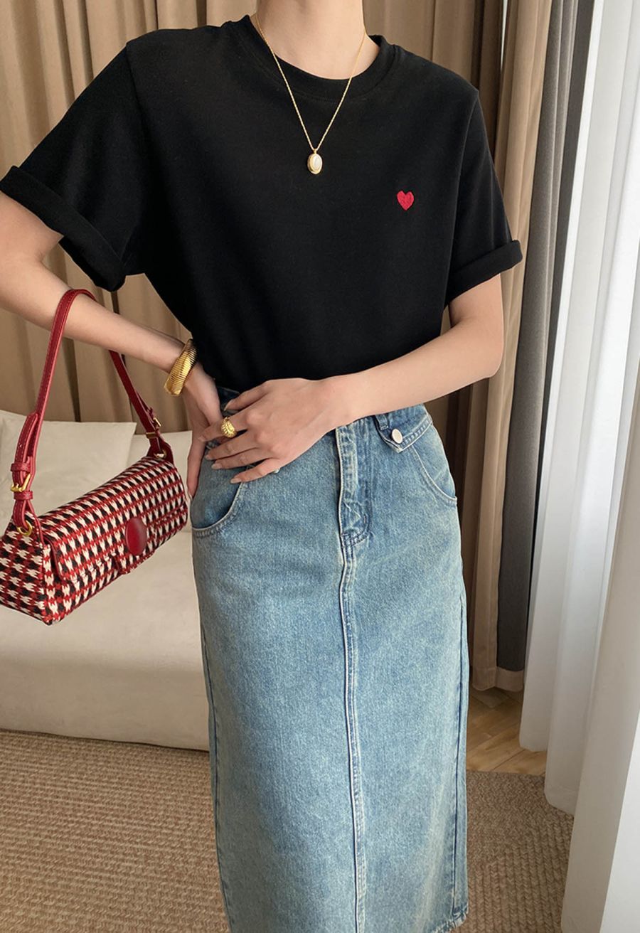 Cute Embroidered Heart Pattern T-Shirt in Black