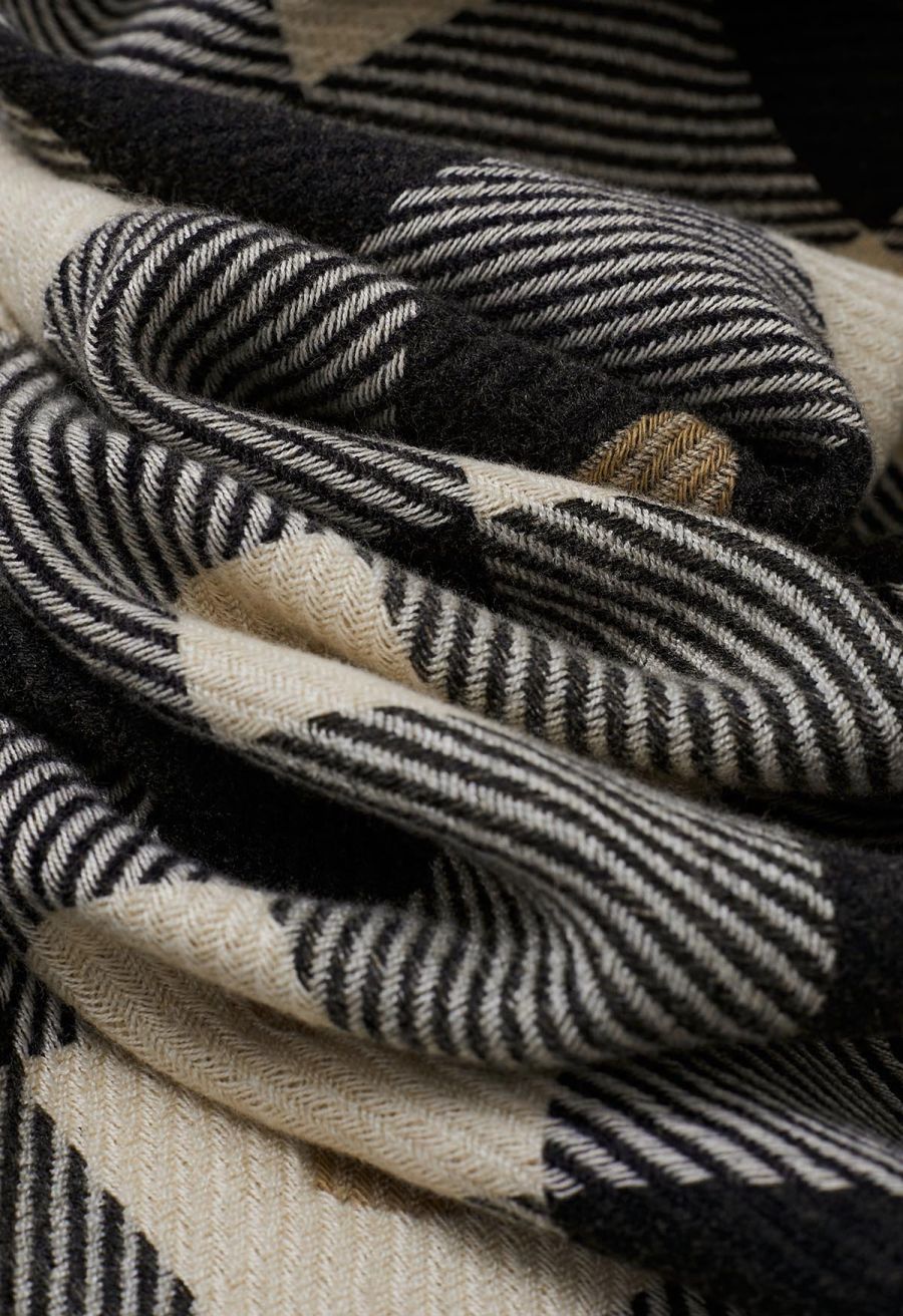 Lovely Heart Check Print Scarf in Black