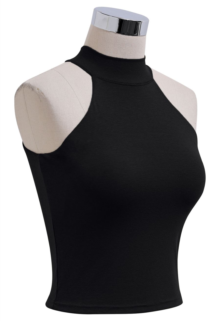 Solid Halter Neck Crop Top in Black