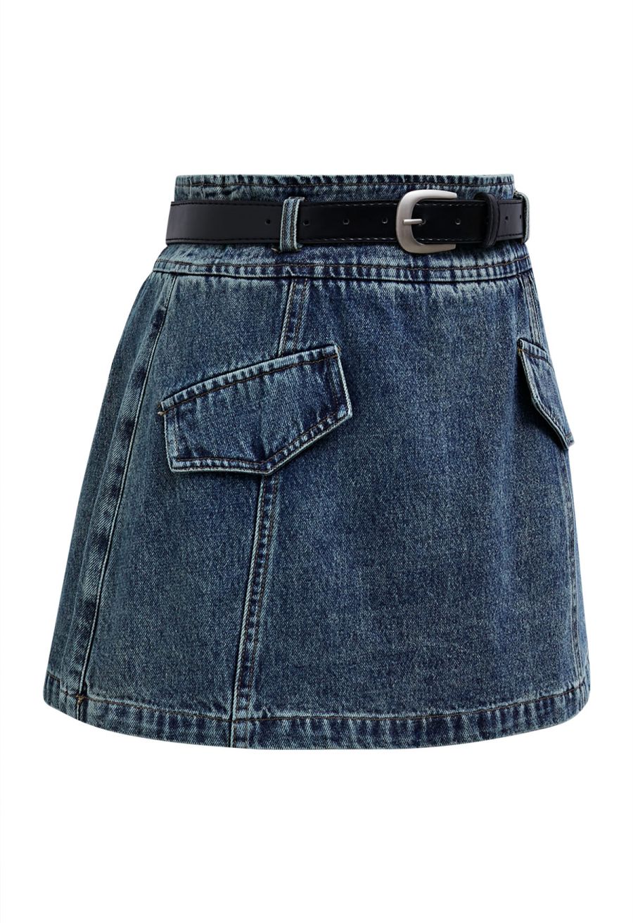 Fake Flap Pockets Belted Denim Skorts in Blue