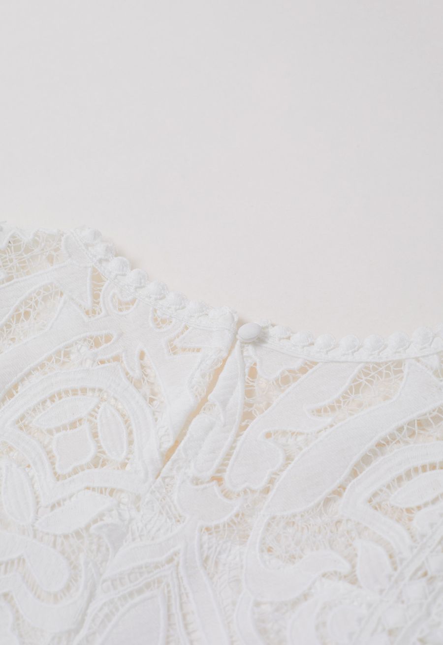Delicate Cutie Cutwork Lace Flutter Sleeves Top in White