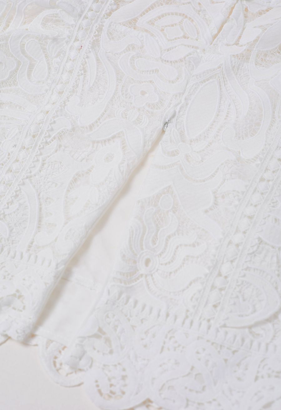 Delicate Cutie Cutwork Lace Flutter Sleeves Top in White
