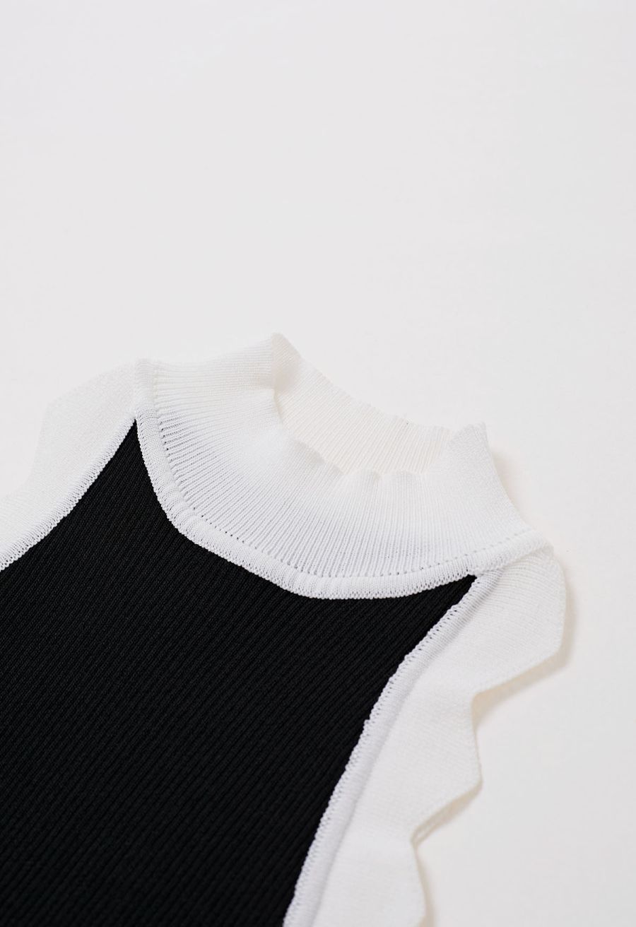 Wavy Contrast Edge Halter Neck Knit Top in Black