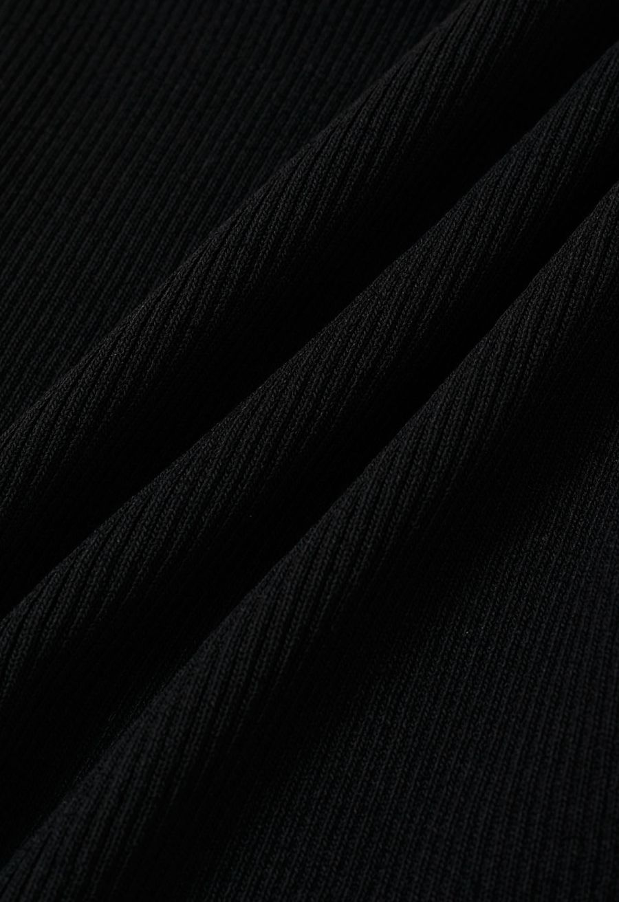 Wavy Contrast Edge Halter Neck Knit Top in Black