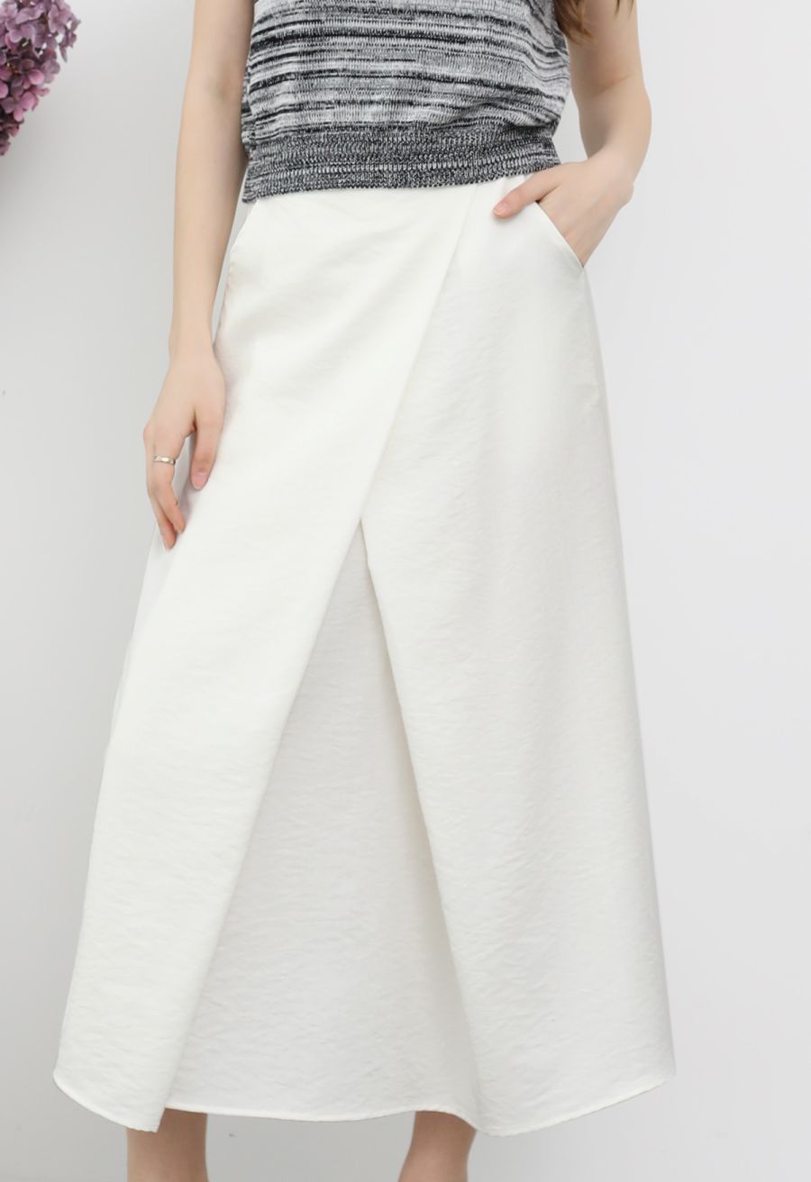 Modern Iconic Flap Pleated A-Line Maxi Skirt in White
