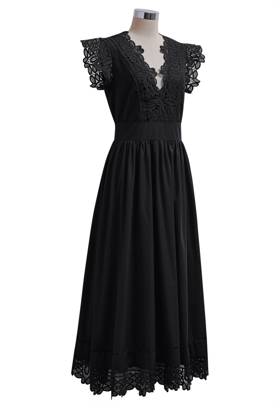 V-Neck Lace Panelled Sleeveless Maxi Dress in Black
