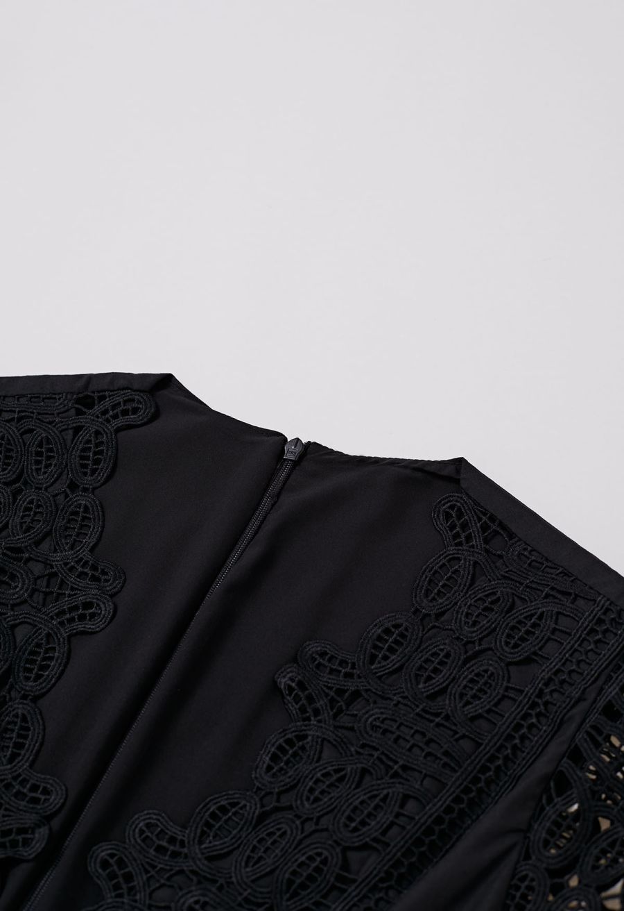 V-Neck Lace Panelled Sleeveless Maxi Dress in Black