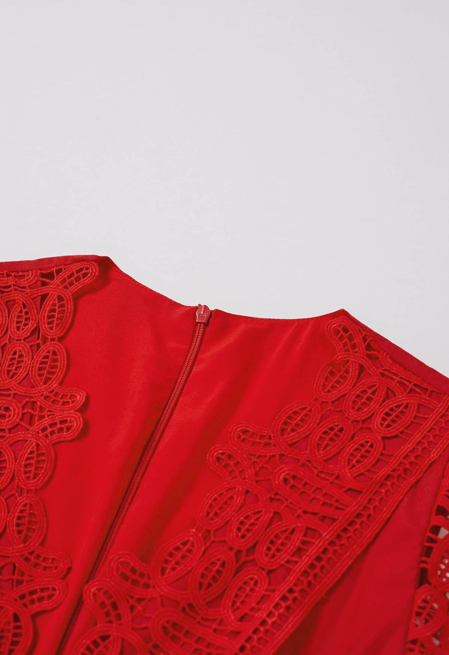 V-Neck Lace Panelled Sleeveless Maxi Dress in Red