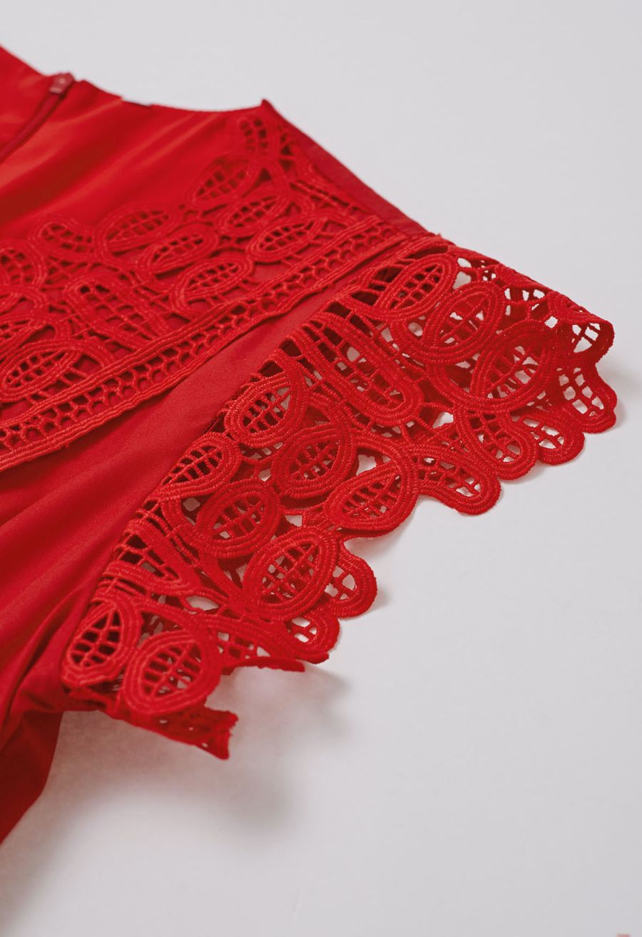V-Neck Lace Panelled Sleeveless Maxi Dress in Red