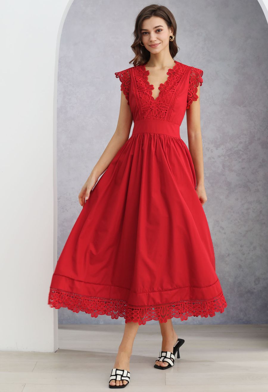 V-Neck Lace Panelled Sleeveless Maxi Dress in Red
