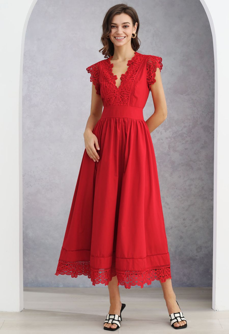 V-Neck Lace Panelled Sleeveless Maxi Dress in Red
