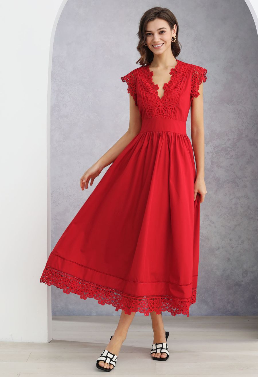 V-Neck Lace Panelled Sleeveless Maxi Dress in Red