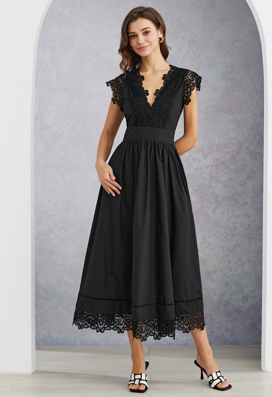 V-Neck Lace Panelled Sleeveless Maxi Dress in Black