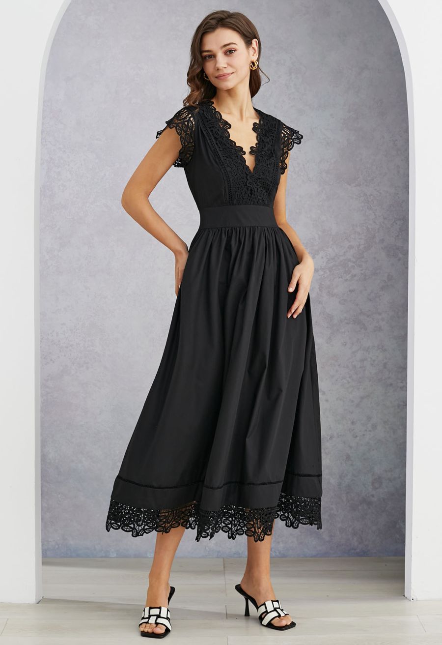 V-Neck Lace Panelled Sleeveless Maxi Dress in Black