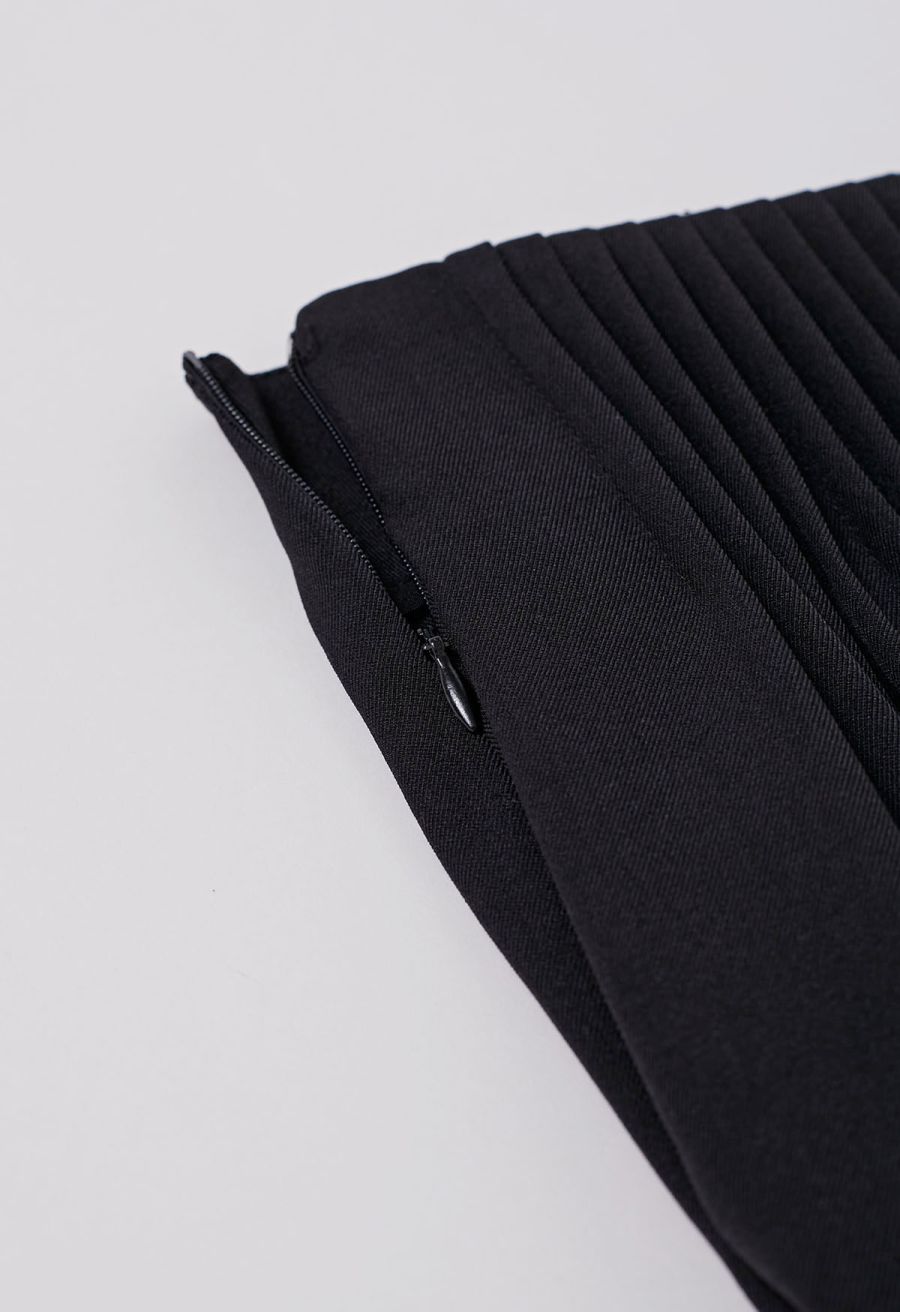 Accordion Pleats Waist Wide-Leg Pants in Black