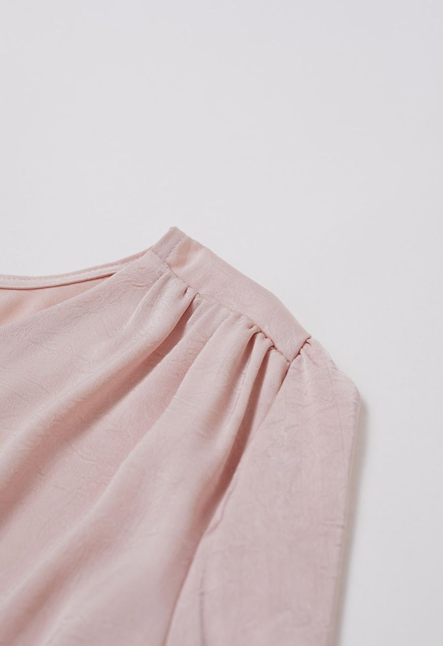 Pearl Decor Self-Tie Bowknot Textured Crop Top in Light Pink
