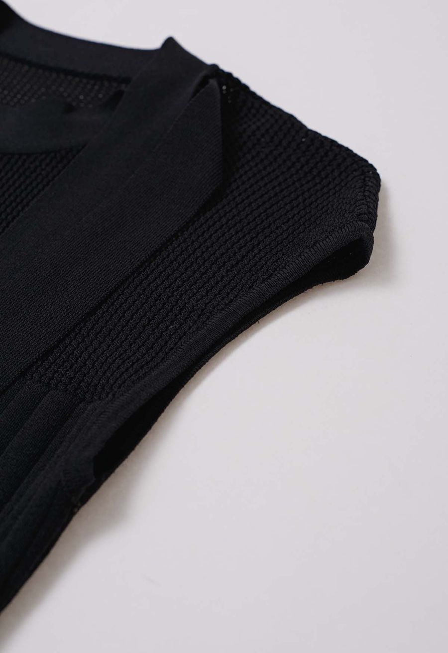 Bowknot Neck Sleeveless Knit Top in Black